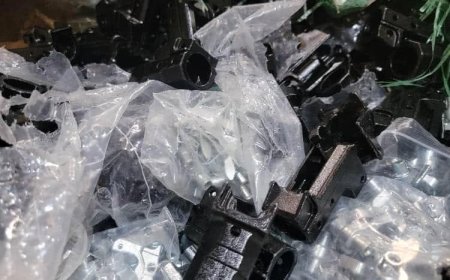 الجمارك تضبط قطع سلاح في منفذ شحن