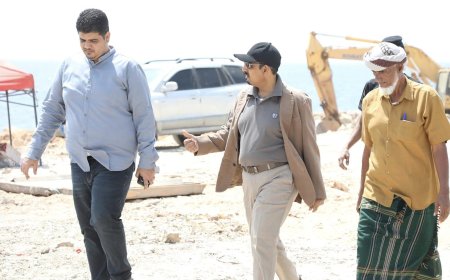 محافظ حضرموت يطلع على أعمال الإنجاز بمشروع طريق الدائري وسط وكاسر الأمواج بكورنيش المحضار