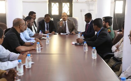 محافظ حضرموت يرأس اجتماعًا للمكتب التنفيذي بمديرية تريم ويؤكد الاهتمام بمدينة العلم والعلماء