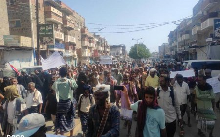 الشرارة بدأت من أبين... عصيان مدني ومسيرة حاشدة في زنجبار احتجاجاً على تدهور المعيشة