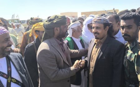 المحافظ بن ماضي يزور مخيم حلف قبائل حضرموت بالهضبة.. تفاصيل