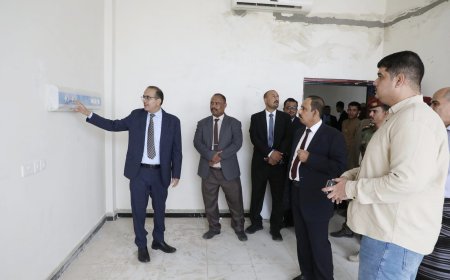 المحافظ بن ماضي والوزير بحيبح يطلعان على احتياجات التجهيز لمشفى الأمومة والطفولة بحي 40 شقة بالمكلا