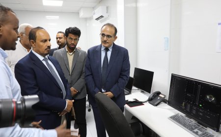 محافظ حضرموت ووزير الصحة يشيدان بالخدمات الإنسانية لمركز المكلا للعلاج الاشعاعي
