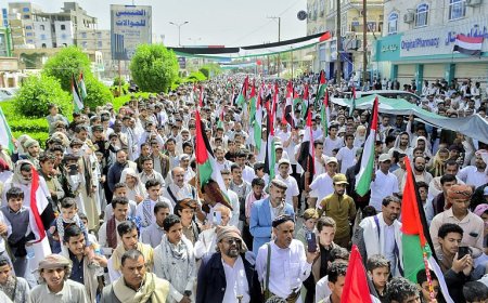 وقفة جماهيرية في مأرب تندد باستمرار جرائم الاحتلال في غزة وتدعو لتحرك دولي لوقفها