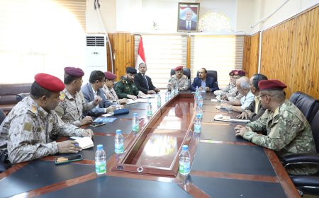 محافظ حضرموت ووزير الدفاع يرأسان بسيئون اجتماعًا للجنة الأمنية بالمحافظة