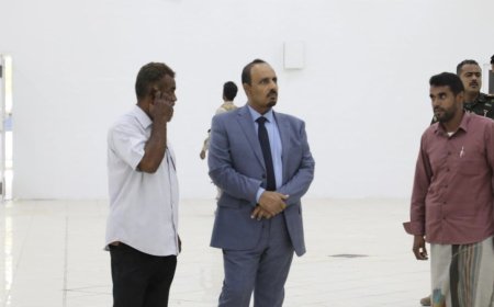 المحافظ بن ماضي يطلع على جاهزية القاعة الكبرى بجامعة حضرموت لاحتضان معرض حضرموت الدولي للكتاب