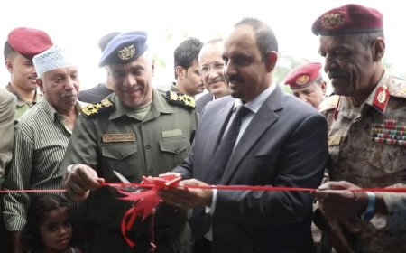 بتمويل السلطة المحلية.. محافظ حضرموت يفتتح مبنى جديدًا لإدارة الهجرة والجوازات بساحل حضرموت