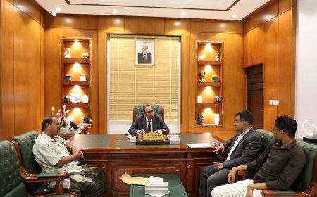 المحافظ بن ماضي يقف على آخر التحضيرات لتدشين معرض حضرموت الدولي للكتاب