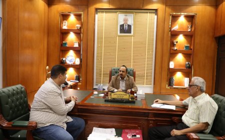 محافظ حضرموت يبحث مستوى تنفيذ البرنامج الاستثماري لمديرية مدينة المكلا