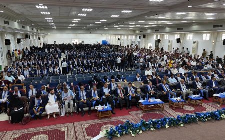 محافظ حضرموت يشهد حفل تخرج الدفعة الـ26 وتكريم الأوائل بجامعة حضرموت