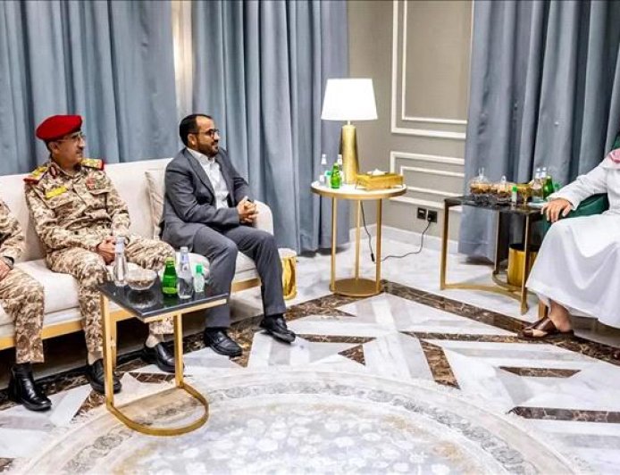 تفاصيل غير معلنة عن خارطة الطريق.. دبلوماسي يمني يكشف الكواليس