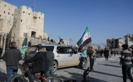 تطورات متسارعة.. المعارضة تطوّق دمشق وتسيطر على مناطق في حمص