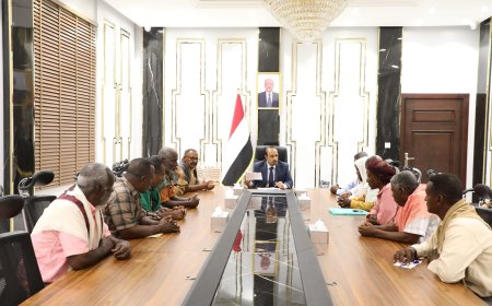 محافظ حضرموت يبحث احتياجات مدينة ميفع ويثمّن مواقف أبنائها الداعمة للأمن والاستقرار