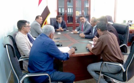 السلطة المحلية بحضرموت تعقد لقاءً موسعاً مع وزير النفط والمعادن ونائب وزيري التخطيط والخدمة المدنية 