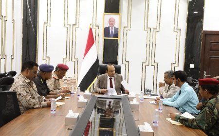 اجتماعٌ برئاسة محافظ حضرموت يناقش أوضاع ميناء المكلا وآلية تطوير نشاطه التجاري والملاحي