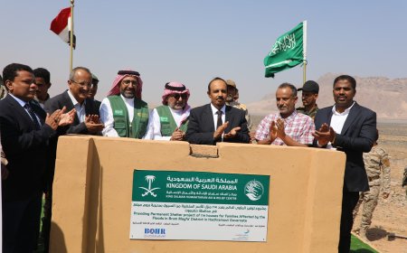 محافظ حضرموت يضع حجر الأساس لـ114 وحدة سكنية بميفع