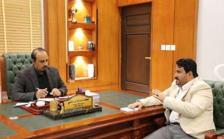 المحافظ بن ماضي يبحث آلية تحسين خدمات الاتصالات وتقنية المعلومات 