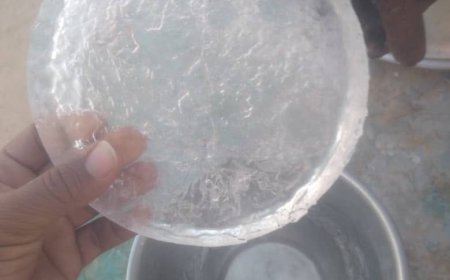 المياه تتحول إلى ثلج والصقيع يكسو مرتفعات دوعن