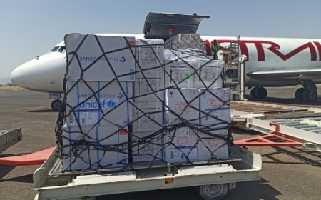 وصول شحنة لقاحات جديدة لتحصين أطفال اليمن عبر مطار عدن