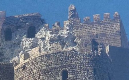 انهيار جزئي لقلعة القاهرة التاريخية في تعز