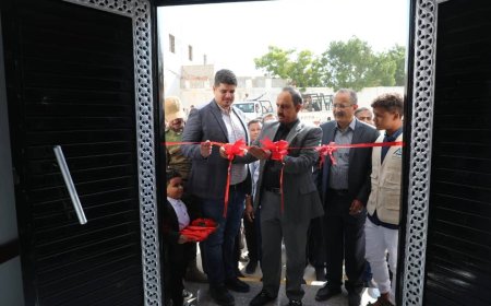 المحافظ بن ماضي يفتتح مبنى المجمع الحكومي بمديرية مدينة المكلا