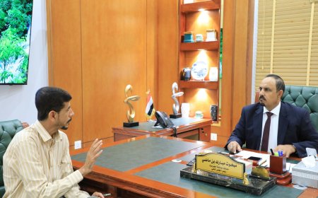 محافظ حضرموت يستعرض برنامج الأرشفة الإلكترونية لنشاط وأعمال مكتب الشؤون القانونية 