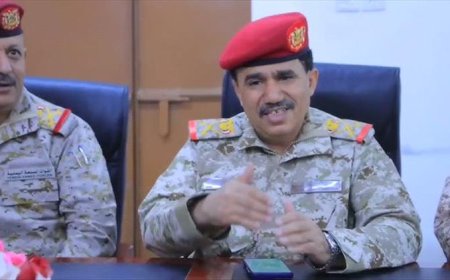 شاهد بماذا شبّه مستشار وزير الدفاع تغيير قائد المنطقة الأولى؟