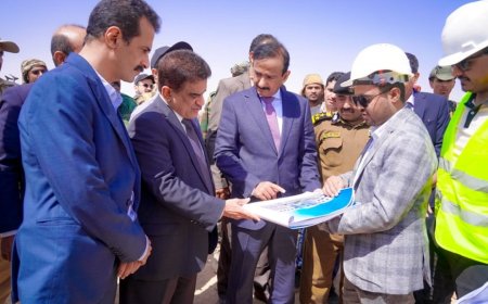 وزير النفط والمحافظ بن الوزير يزوران مشروعات قيد التنفيذ في مدينة عتق