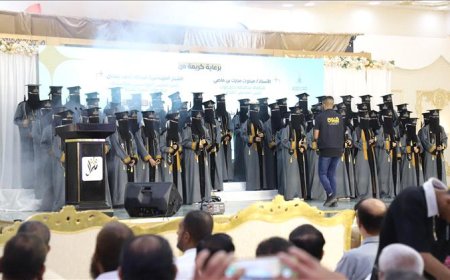 تكريم خريجي ثانوية المكلا النموذجية بحضور الأمين العام لمحلي حضرموت