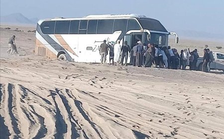 إنقاذ 47 مسافراً بينهم أطفال ونساء من الموت عطشاً في صحراء الرويك