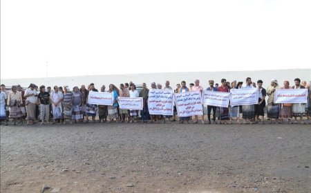 نقابة النقل والمواصلات تحتج في عدن: نرفض التدخلات والجبايات غير القانونية