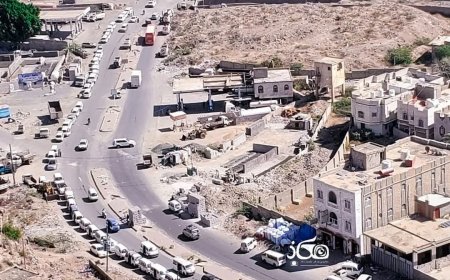 بالصور.. أزمة الغاز تشل الحياة في تعز وسط طوابير طويلة