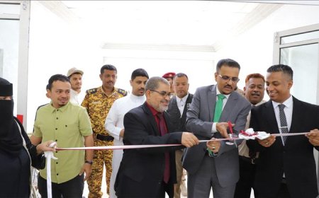 العمقي يدشن المعرض الرمضاني التعاوني الثاني بقاعة الفقيد هود باعباد بالمكلا