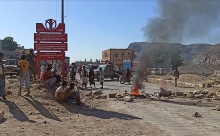 لحج تشتعل احتجاجاً بعد الاعتداء على عامل إغاثي