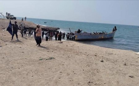 تدفّق جديد للمهاجرين.. 180 أفريقياً يصلون إلى رضوم عبر قارب تهريب