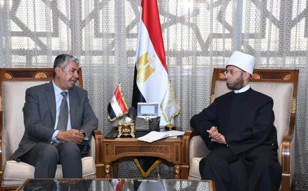 السفير بحاح يلتقي وزير الأوقاف المصري لبحث سبل التعاون المشترك