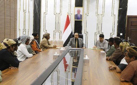 خلال لقائه بقبيلة (بيت قرزات).. محافظ حضرموت يشيد بدور القبائل في تعزيز الأمن والتعايش