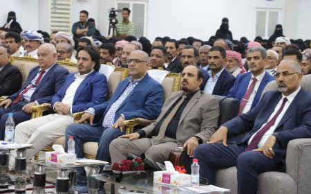 اللواء الزبيدي يشهد بالمكلا لقاءً موسعا لمختلف شرائح المجتمع الحضرمي