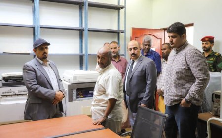 محافظ حضرموت يُشيد بدور كوادر التربية في إعداد اختبارات الشهادة العامة لـ 7 محافظات