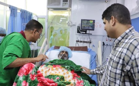 العمقي يطمئن على صحة الشاعر المعروف والنجم الرياضي عبدالله مقادح