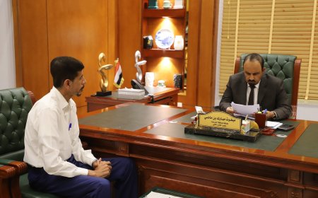 محافظ حضرموت يناقش مع مدير مكتب الشؤون القانونية الإجراءات المتعلقة بالبناء من الناحية القانونية