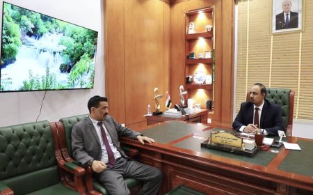محافظ حضرموت يبحث مع مساعد وزير الدفاع لشؤون الموارد البشرية تعزيز خطط تنمية الكوادر العسكرية 