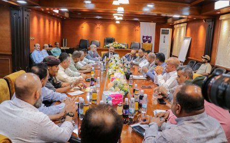 عدن.. تحركات حكومية لتهيئة الموانئ المحررة عقب القيود على موانئ الحوثيين