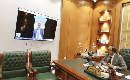 في اتصال مع محافظ حضرموت.. السفير الأمريكي يجدد دعم بلاده لاستقرار المحافظة