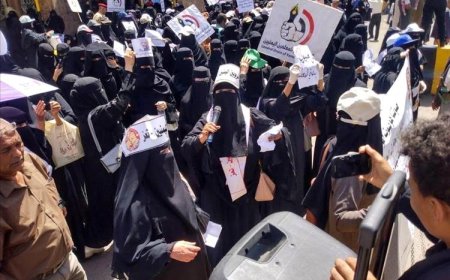 المعلمون في تعز يوسّعون احتجاجاتهم ويتمسّكون بمقاطعة الامتحانات