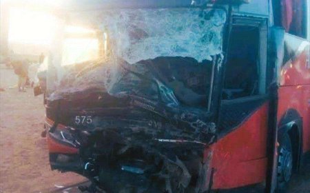 أسرة تفقد حياتها في لحظة.. حادث باص ينهي حياة عائلة كاملة