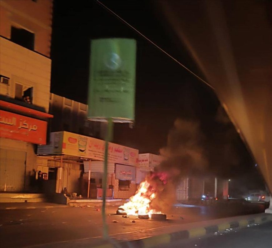 غضب شعبي يجتاح الشيخ عثمان والمنصورة في عدن بسبب أزمة الكهرباء