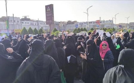 نساء عدن ينتفضن.. تظاهرة نسوية تهتف ضد تردي الخدمات