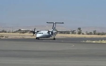 شاهد لحظة وصول أول طائرة إلى مطار صنعاء صباح اليوم بعد تدميره بغارات إسرائيلية 