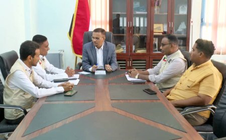 الأمين العام يعقد لقاءً بالمكلا لمناقشة سير الإجراءات القانونية لمشروع مدينة عبد العزيز الراشد الخيرية